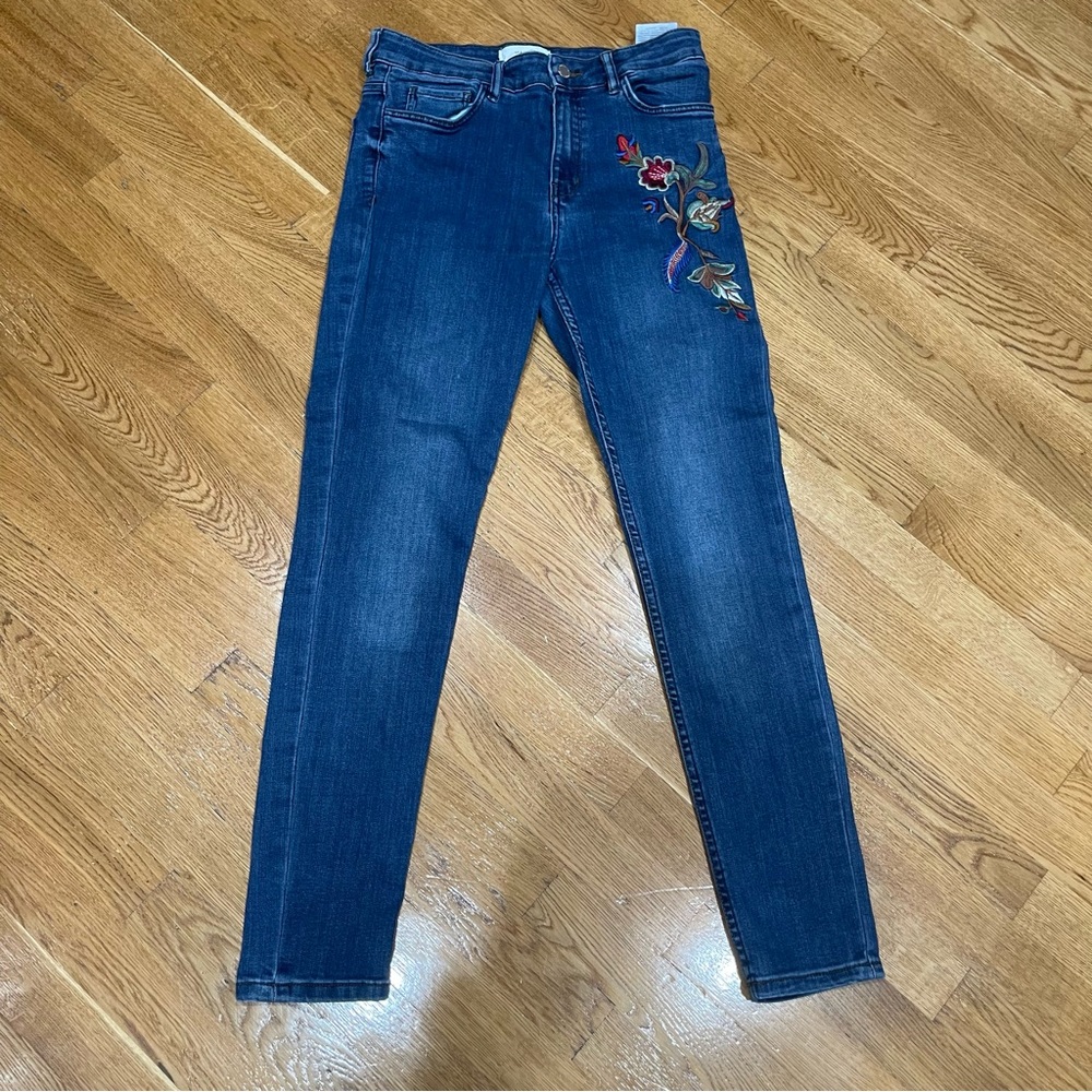 Stunning embroidered high waisted blue jeans from Mango